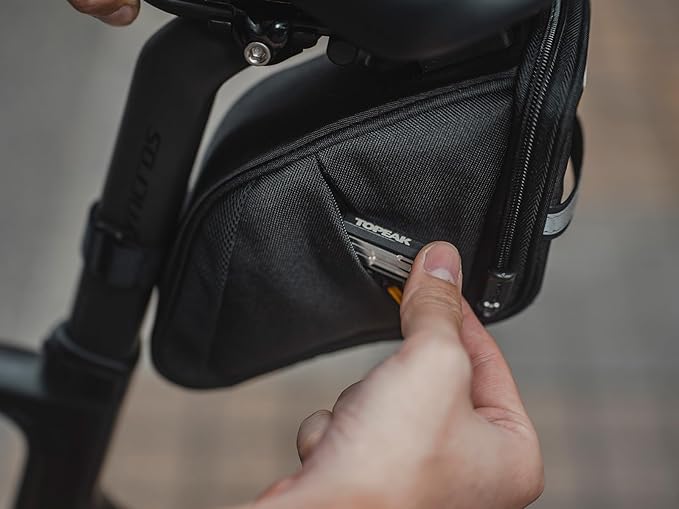 Topeak Aero Wedge Pack DX Medium – 0.9 L Expanding Under‑Saddle Seat Bag with QuickClick F25 Mount, Reflective Strip & Tool Compartments