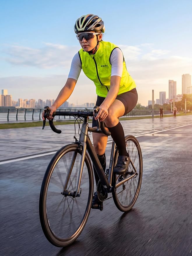 qualidyne Women's Windproof Cycling Vest, Lightweight Full-Zip Breathable Sleeveless Bike Jacket, 1 Back Pocket, Reflective