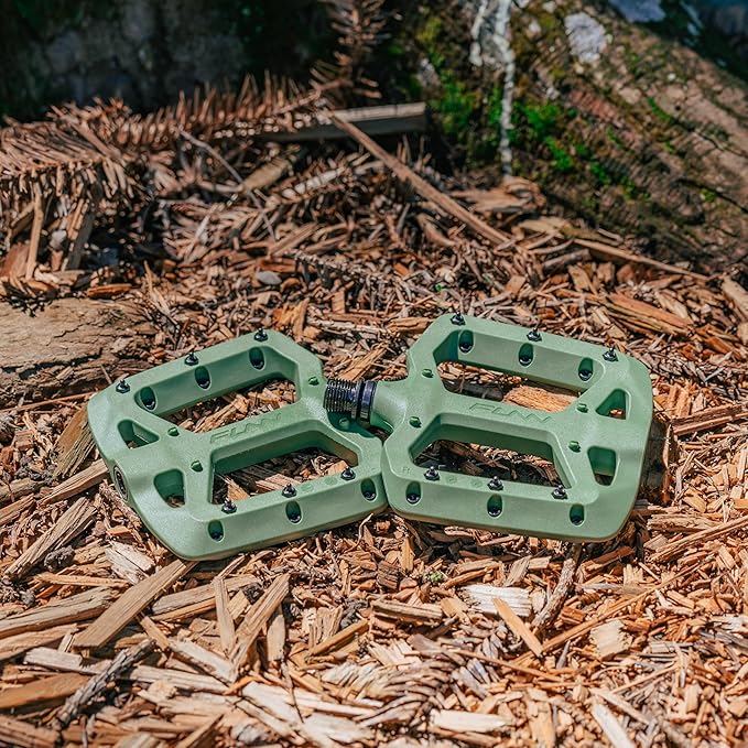 Funn Taipan Glass Fiber Reinforced Thermoplastic Bike Pedals with 9/16-inch CrMo Axles and Shin-Friendly Pins for MTB/BMX/Urban/Gravel Riding